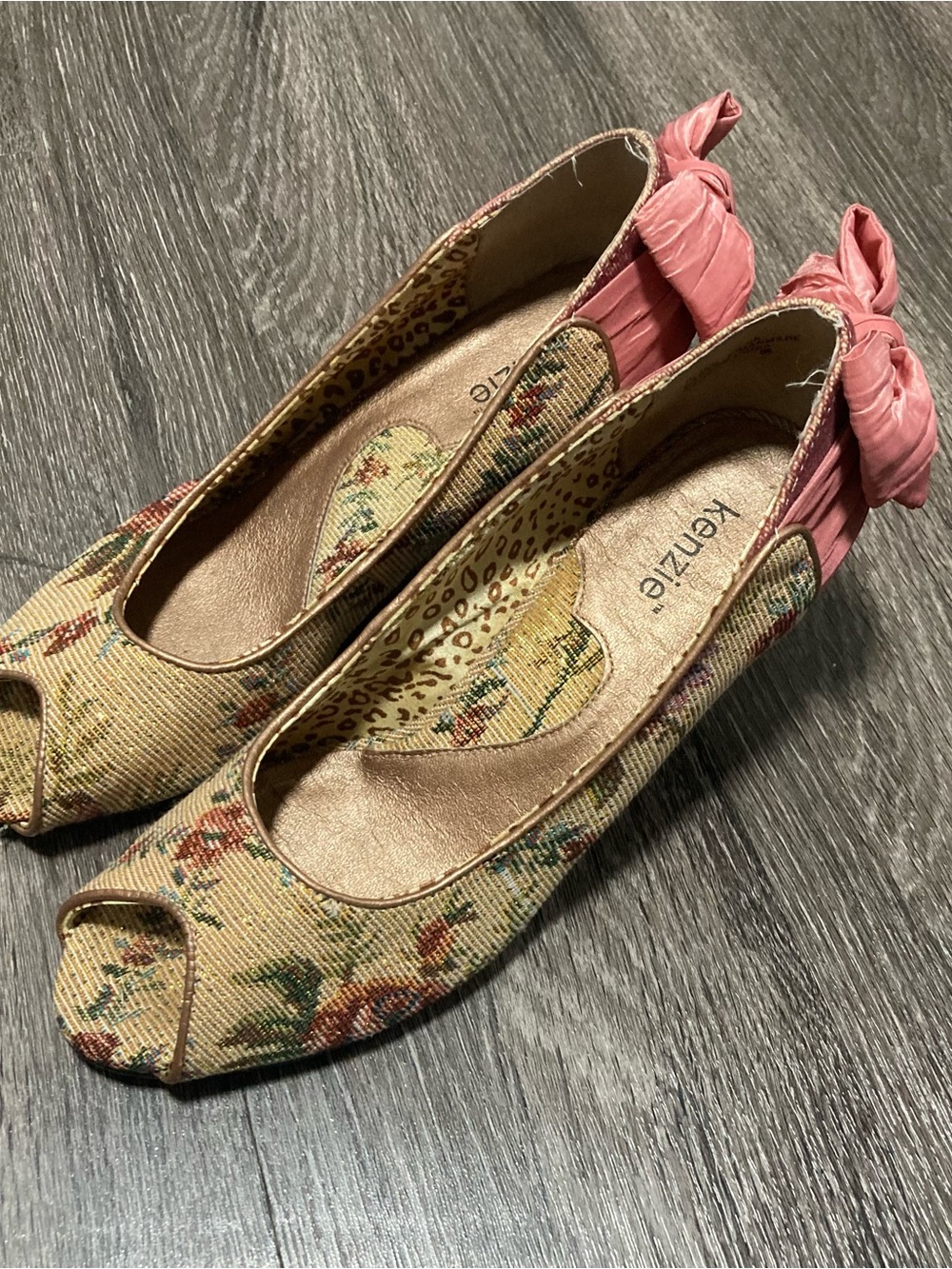 Kenzie Blink Tapestry Floral Peep Toe Wedge Heels Pink Bow Accent Size 8.5M